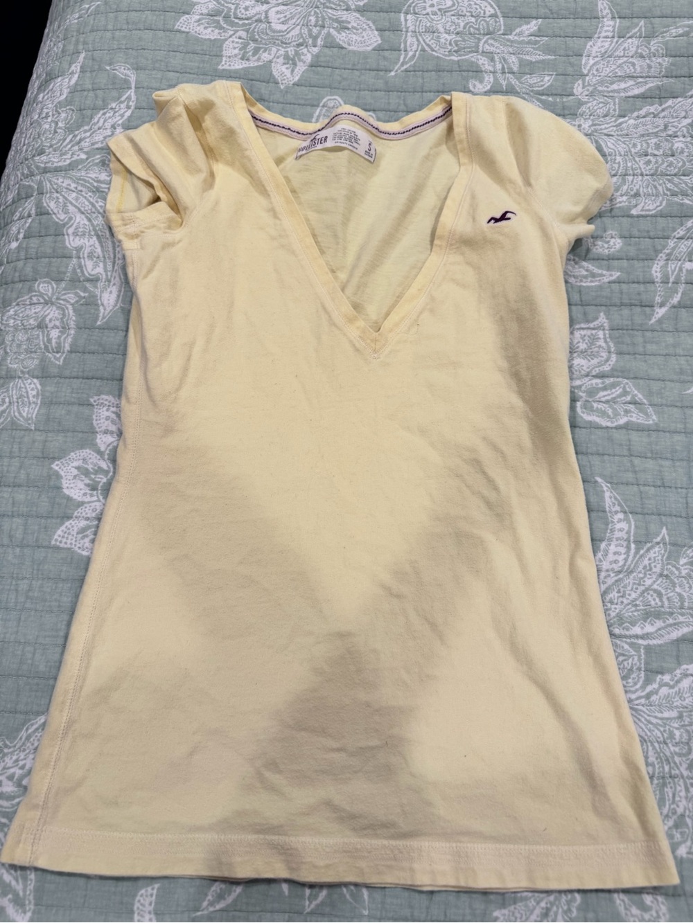 Hollister Pale Yellow V‑Neck Short Sleeve Tank Top